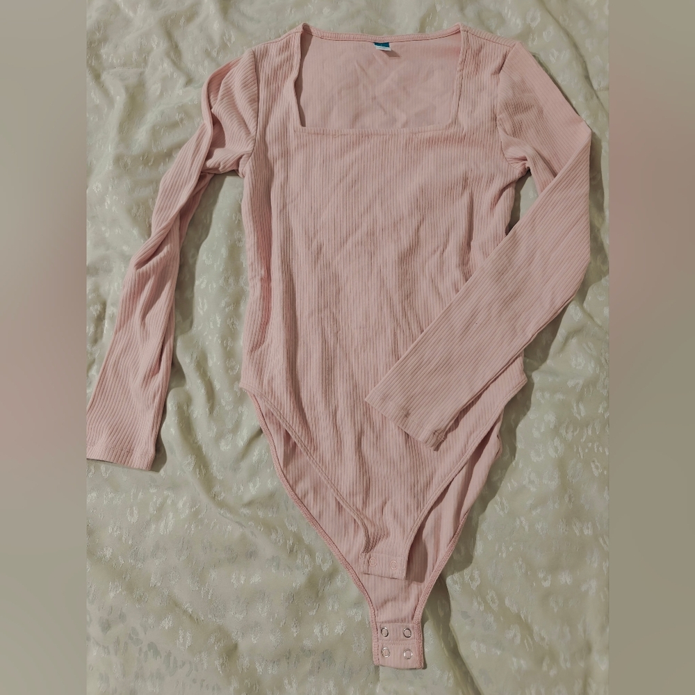 Square neck bodysuit long sleeve.